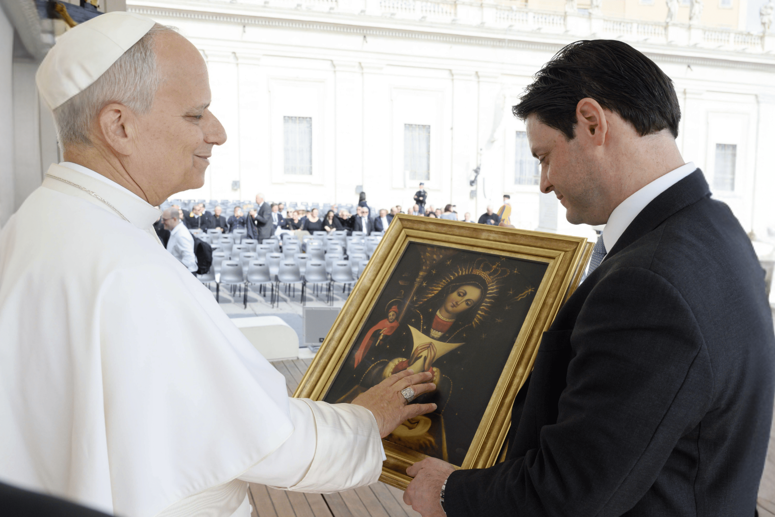 El Papa León XIV bendice la Virgen Peregrina de la Altagracia en el Vaticano