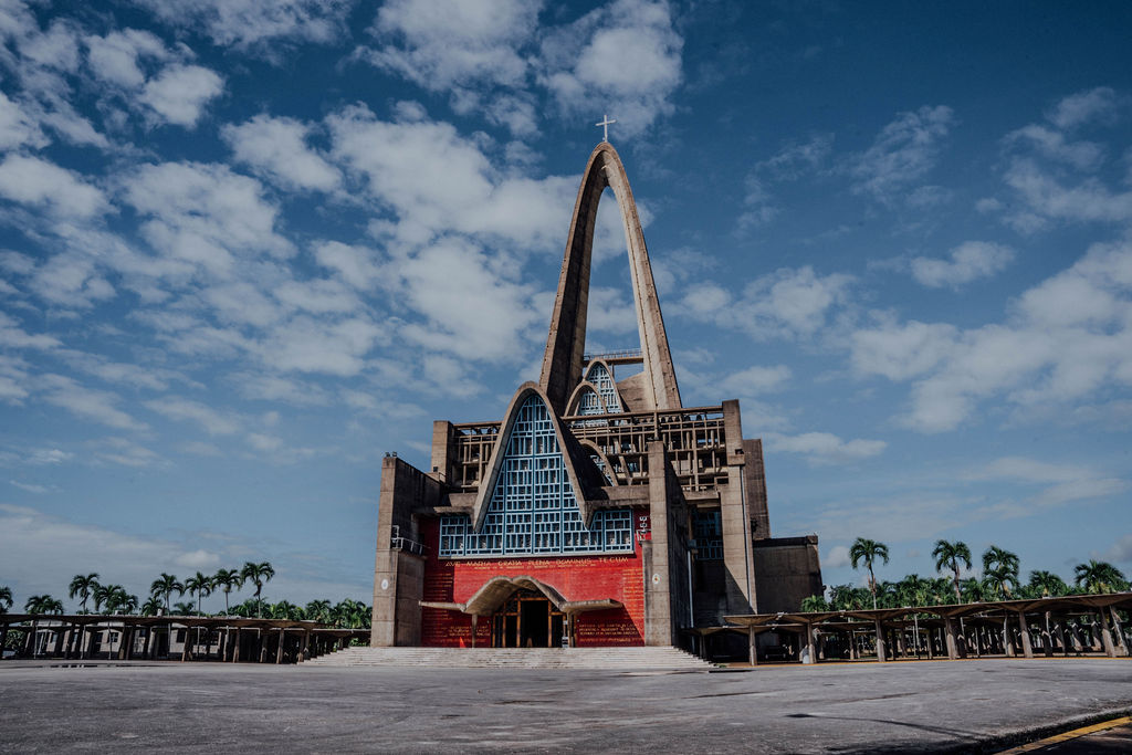 Rueda Cine en la explanada de la Basílica – Película Documental Donde Floreció Una Devoción