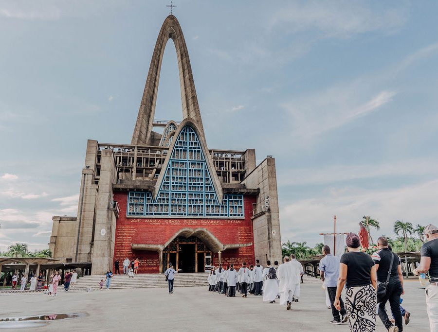 DOMINGO DE PASCUA DE RESURRECCIÓN – Misas: 8:30, 10:00 a.m., 12:00 m. y 5:30 p.m.