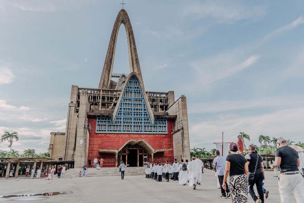 DOMINGO DE PASCUA DE RESURRECCIÓN – Misas: 8:30, 10:00 a.m., 12:00 m. y 5:30 p.m.
