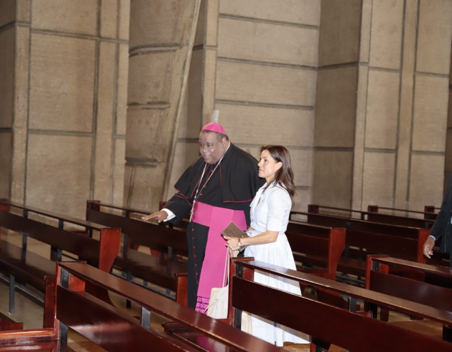 Embajadora de Estados Unidos visita la Basílica de Higüey y el Museo de la Altagracia en República Dominicana