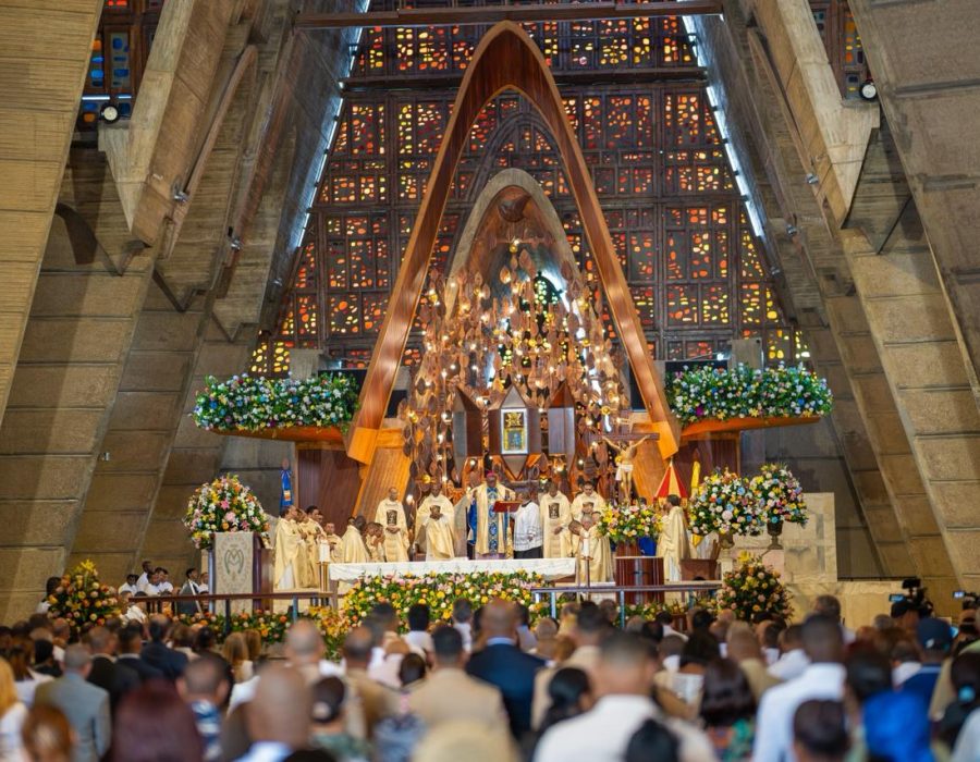 Fieles celebran la solemnidad de Nuestra Señora de la Altagracia con un llamado a la fe, la familia y la honestidad institucional