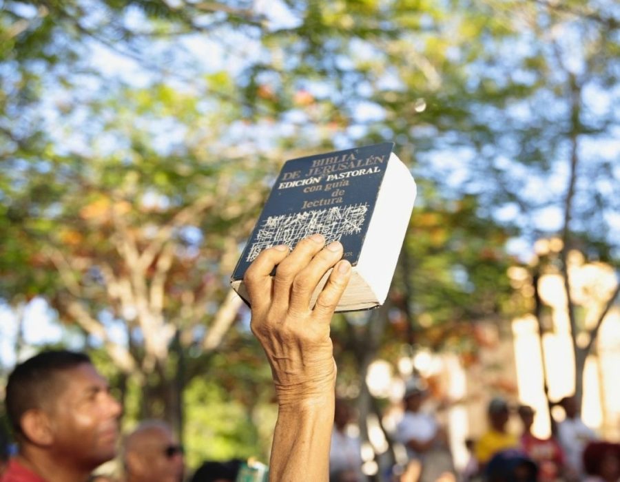 Caminata de la Biblia reúne a parroquias y fieles de Higüey en una expresión de fe y unidad.